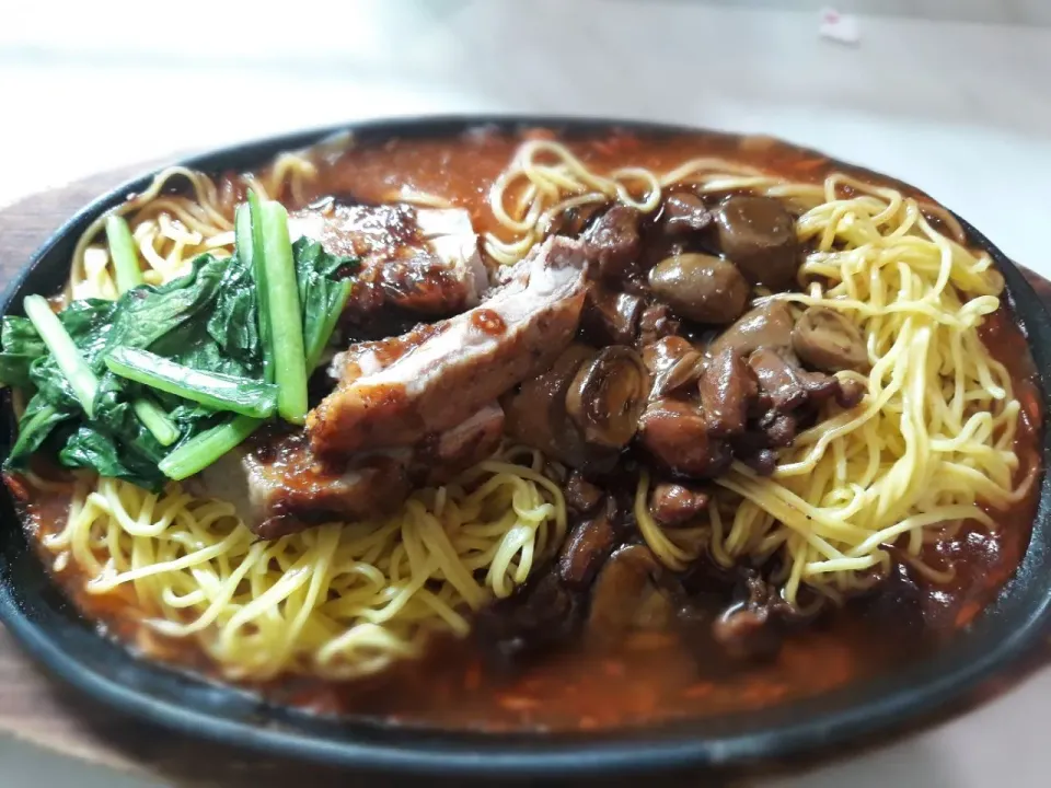 Snapdishの料理写真:mie bebek bbq #Indonesianfood #Indonesiaculinary duck bakmie bbq taste|silvella christaさん