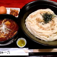 Snapdishの料理写真:肉つけうどん   甘辛だれ 柚子胡椒                                   大阪梅田 にし家