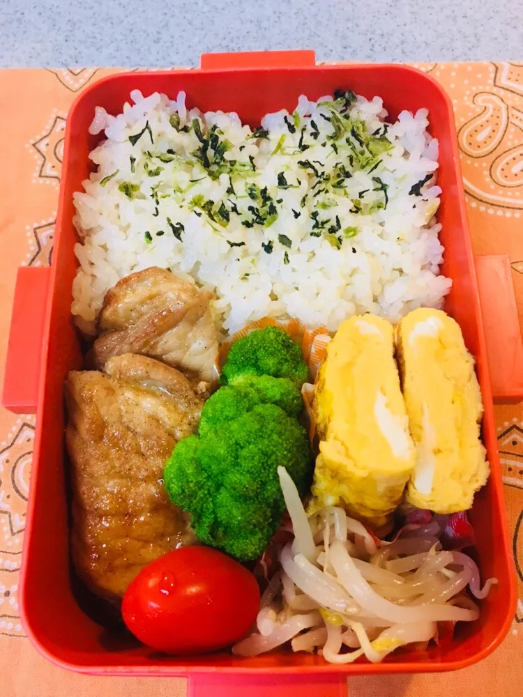 Snapdishの料理写真:♫9/3今日のお弁当♫〜豚焼肉、だし巻き卵、もやしナムル、ブロッコリーマヨ、アイコ〜|Satokoさん