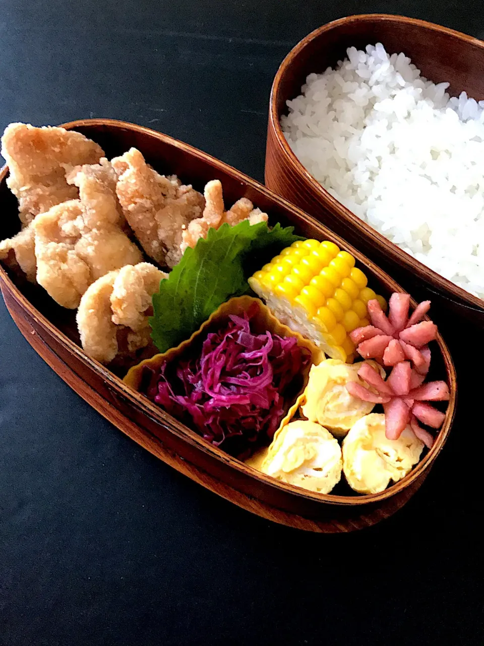 お弁当
鳥の唐揚げ、卵焼き、ウインナー、トウモロコシ、紫キャベツマリネ|中川悦子さん