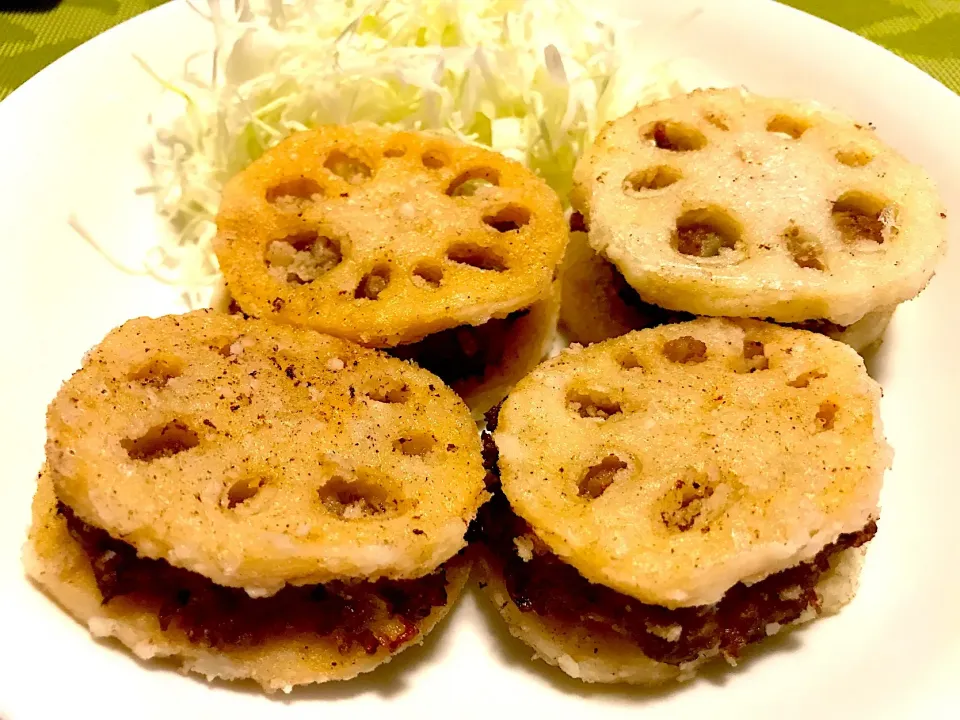 レンコンとひき肉のはさみ揚げ#レンコンとひき肉のはさみ揚げ#レンコン#合い挽き肉#玉ねぎ#片栗粉|Ku-さん