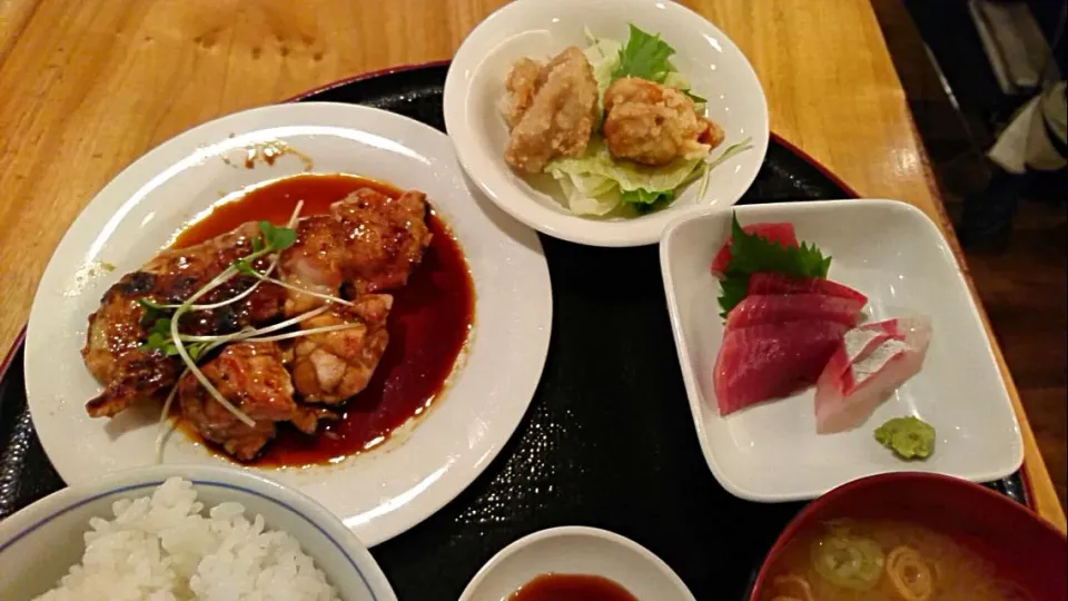 鶏煮込刺身定食|りくさん