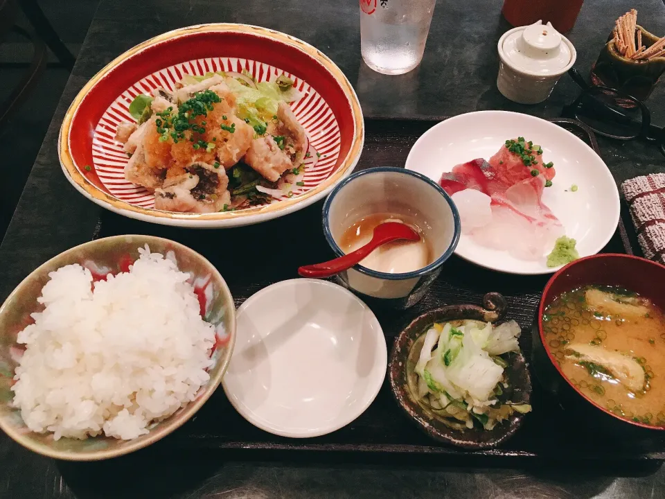 Snapdishの料理写真:太刀魚の竜田揚げと刺身定食|chan mitsuさん