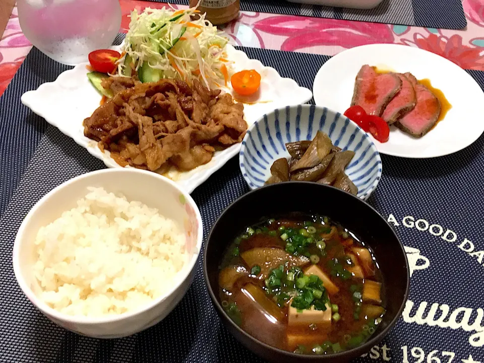 豚肉の焼肉炒め、茄子の煮浸し、ローストビーフ
ご飯、お味噌汁|kumi♡さん