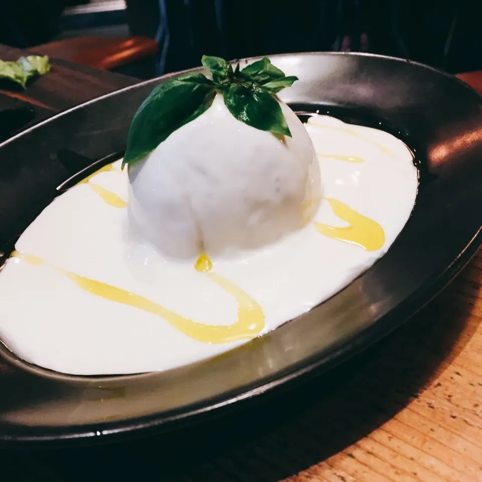 何とかチーズのカプリーゼ🍅😋|アライさんさん