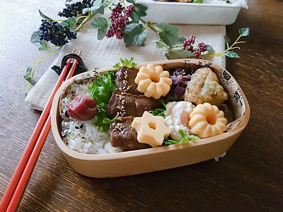 Snapdishの料理写真:牛さがり焼肉弁当|しろみ´`*さん