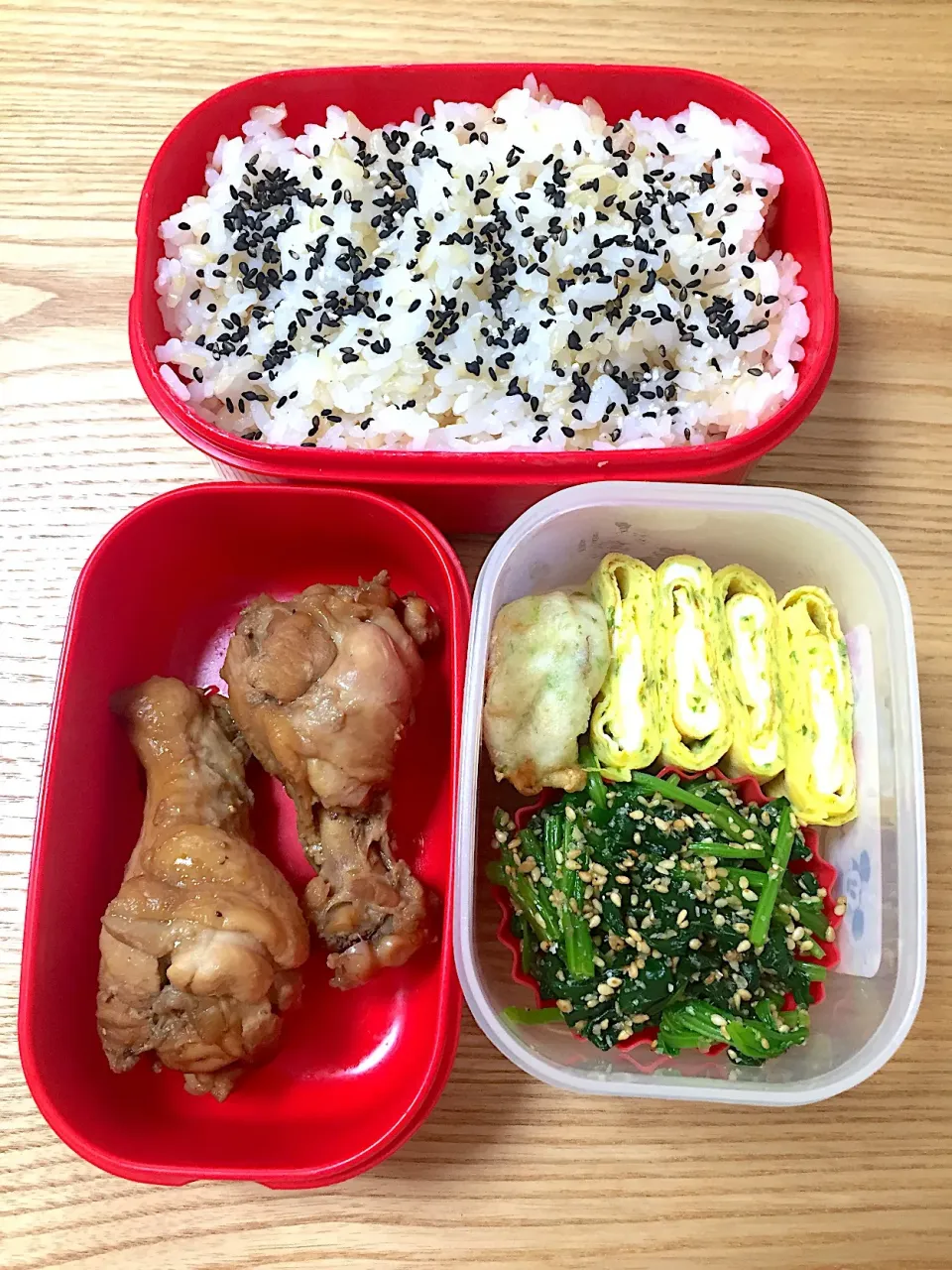 火曜日の旦那さんのお弁当☺︎ #お弁当記録  #手羽元のさっぱり煮  #ほうれん草の胡麻和え|むさけんさん