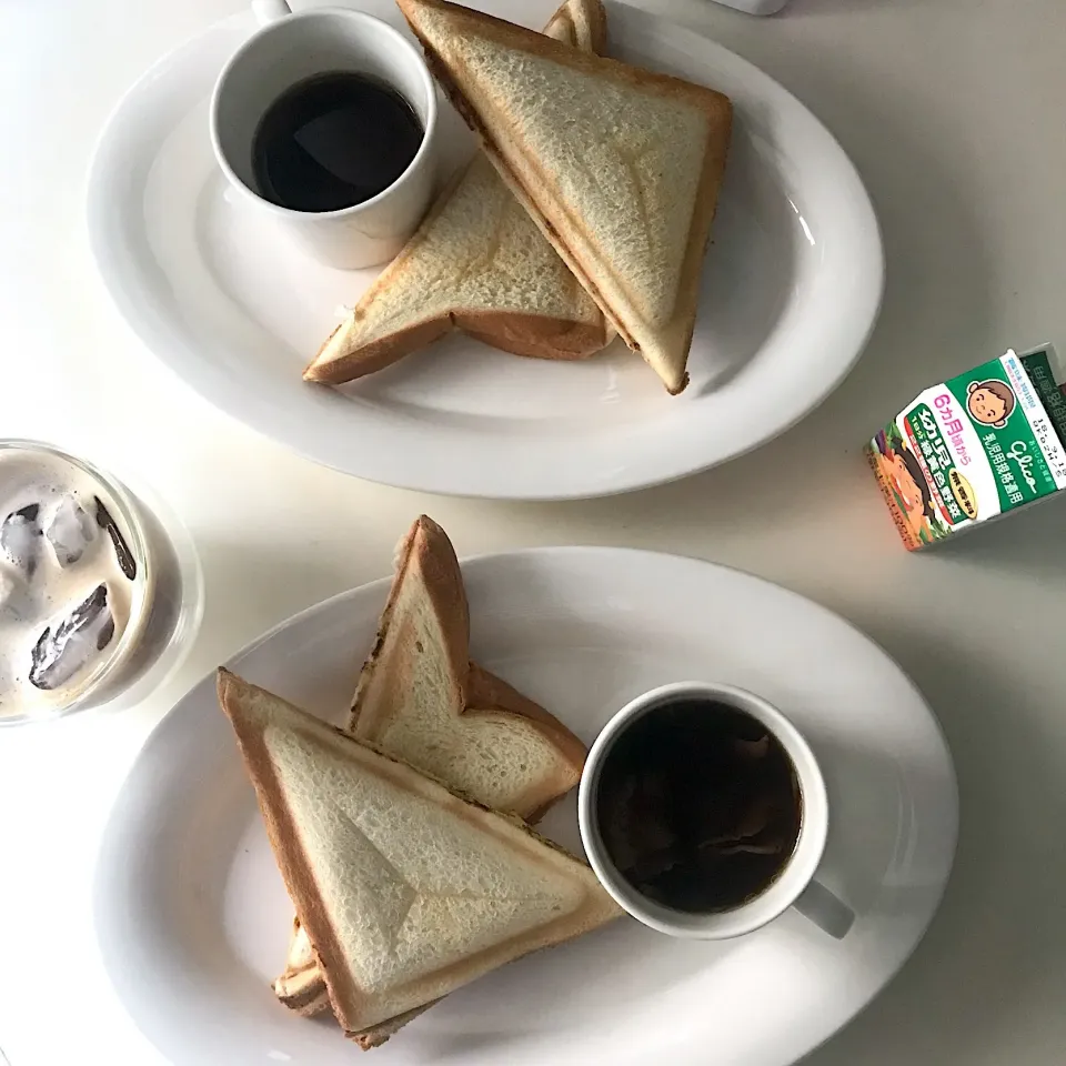 Snapdishの料理写真:ホットサンドイッチ🥪|kayoさん