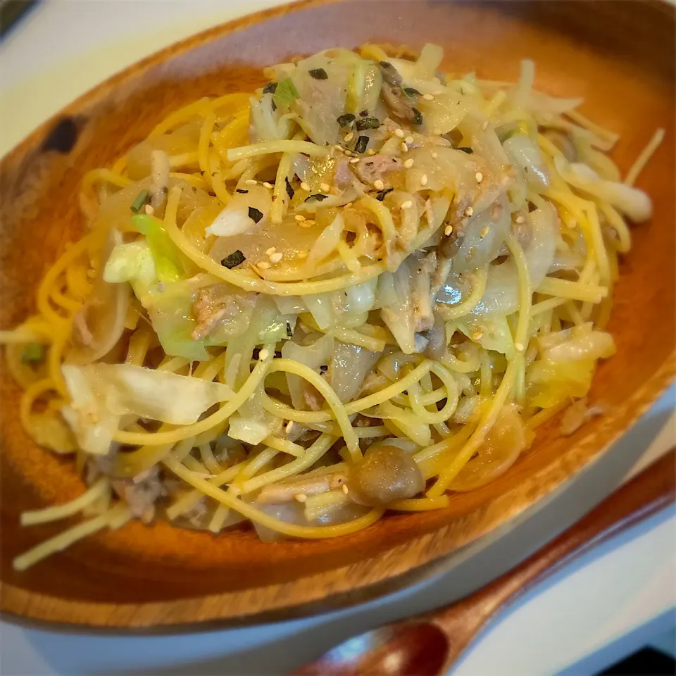 野菜たっぷりツナとにんにく醤油パスタ|Nayutaさん