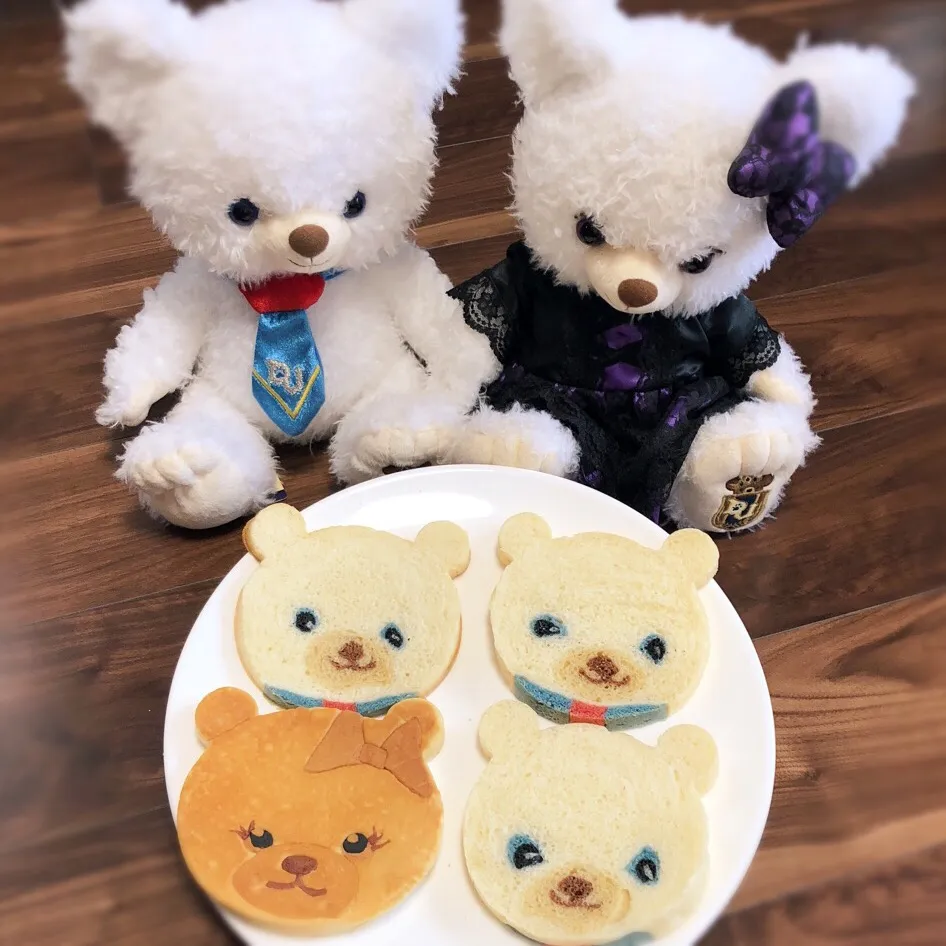 Snapdishの料理写真:ユニベアのホイップくん&パフィーちゃん
のパン(クマ型)


 #disney 
 #ディズニー  #イラストパン  #パン  #手作りパン #ユニベア #ユニベアシティ #ホイップ#パフィー #スーパーデコパン  #くま  #クマ型 #クマ #クマ型食パン|izuyoさん