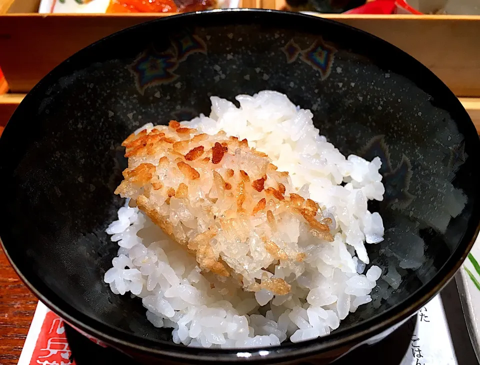 Snapdishの料理写真:おこげ on the 🍚銀シャリ                                    メインディッシュ  #土鍋ごはん                                         銀座米料亭 八代目儀兵衛|酒肴菜 kun                          自 2018.5.1さん