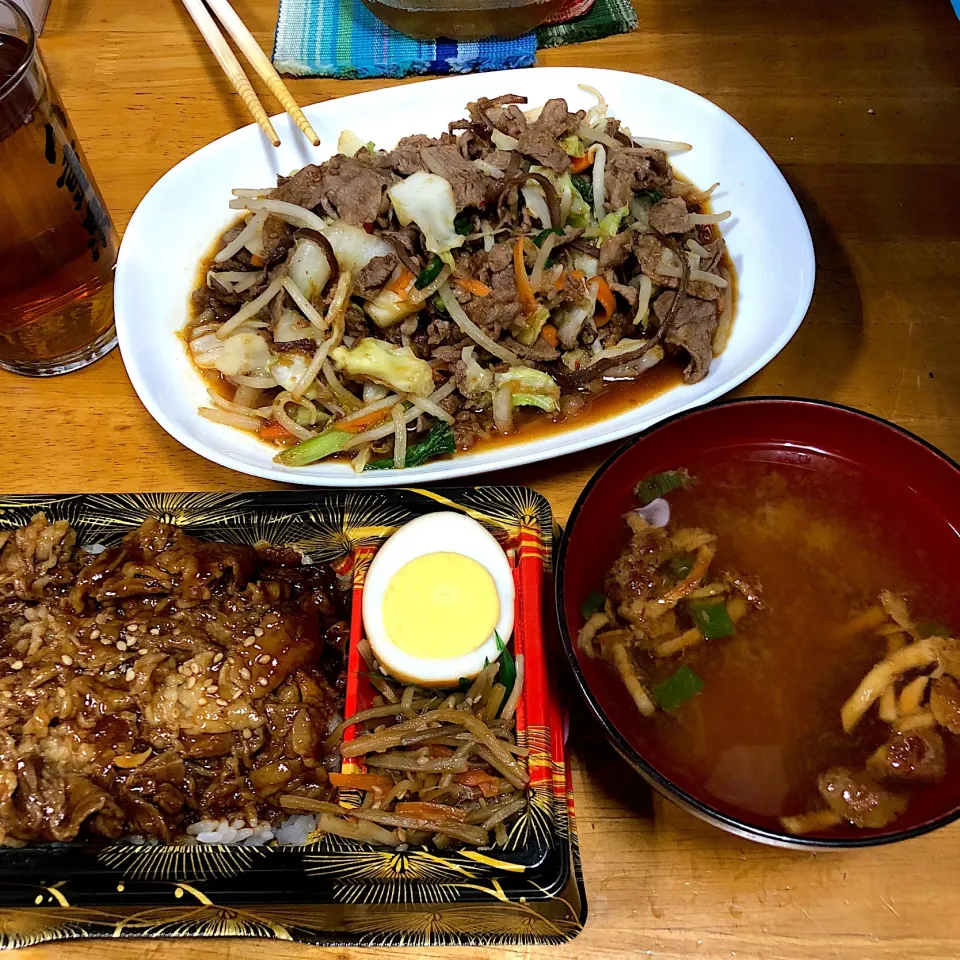 Snapdishの料理写真:西友の焼肉丼と牛野菜炒め、赤だし＼(^o^)／|すかラインさん