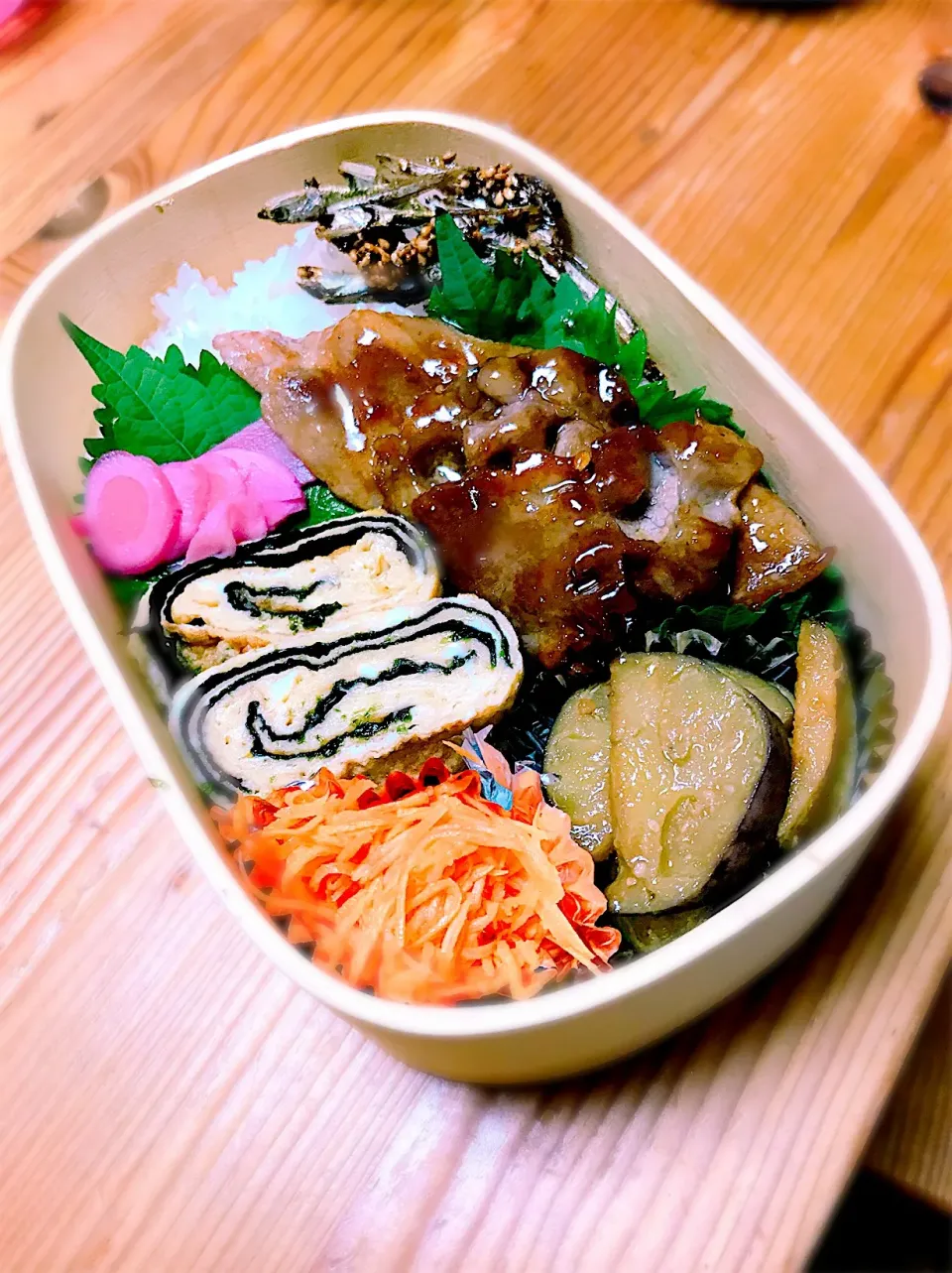 娘のお弁当🍱
#曲げわっぱデビュー
#ちょっと量が多い
#たくさん入る
#盛り付けこんなんでよろしいか？
#曲げわっぱ初心者|misakoさん