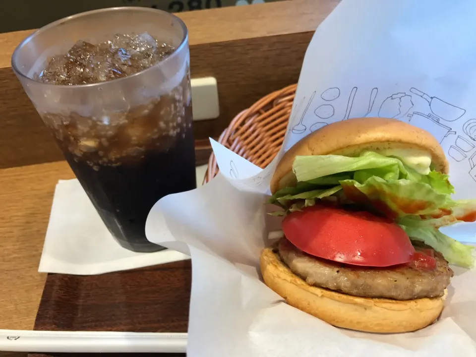 コーラと野菜バーガー|手品先輩さん