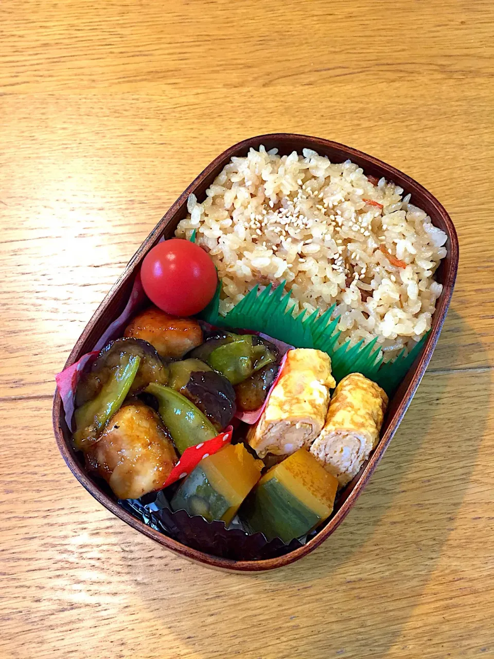 Snapdishの料理写真:高校生息子のお弁当  鶏肉と茄子の黒酢南蛮 #わっぱ弁当|まつださんさん