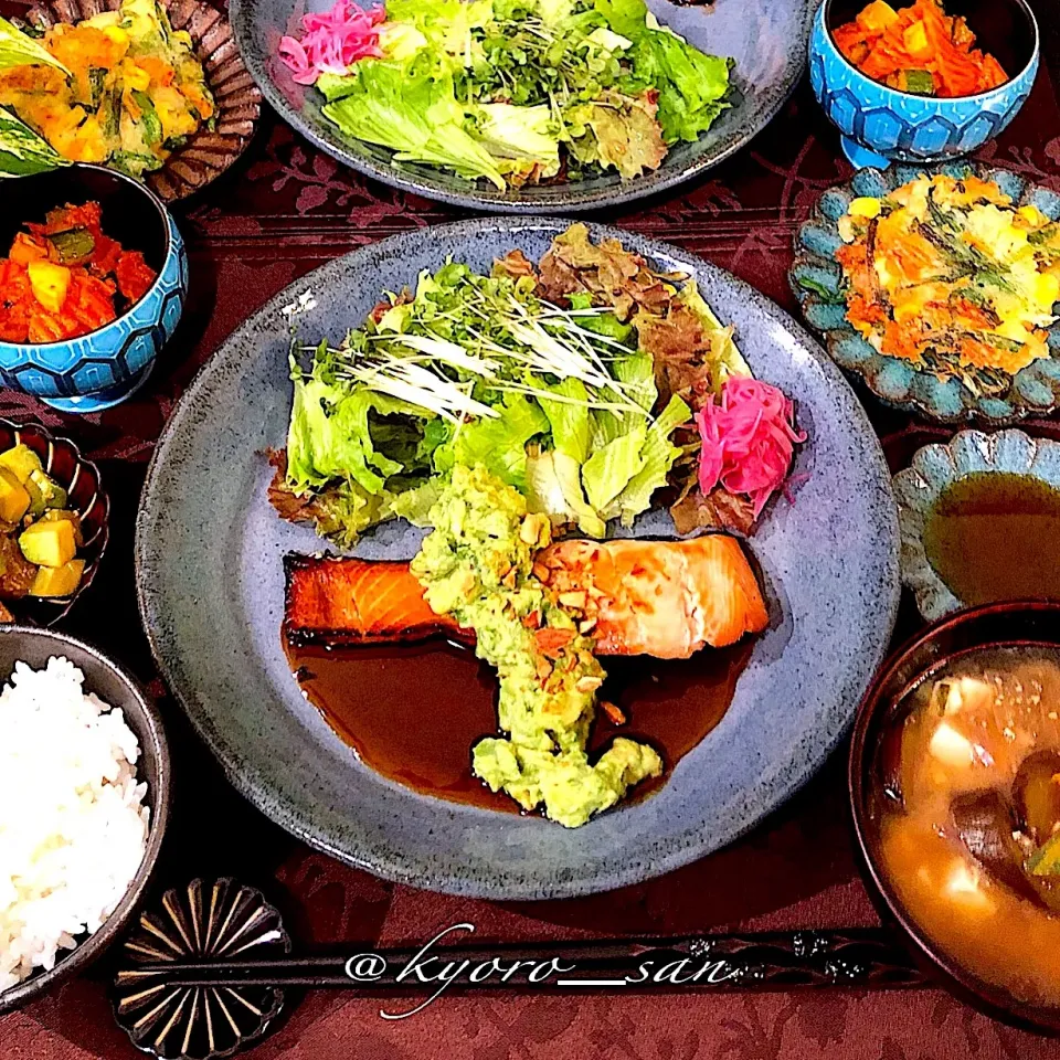 Snapdishの料理写真:🔷生鮭焼きのアボカド照り焼きソース添え|kyoro_sanさん