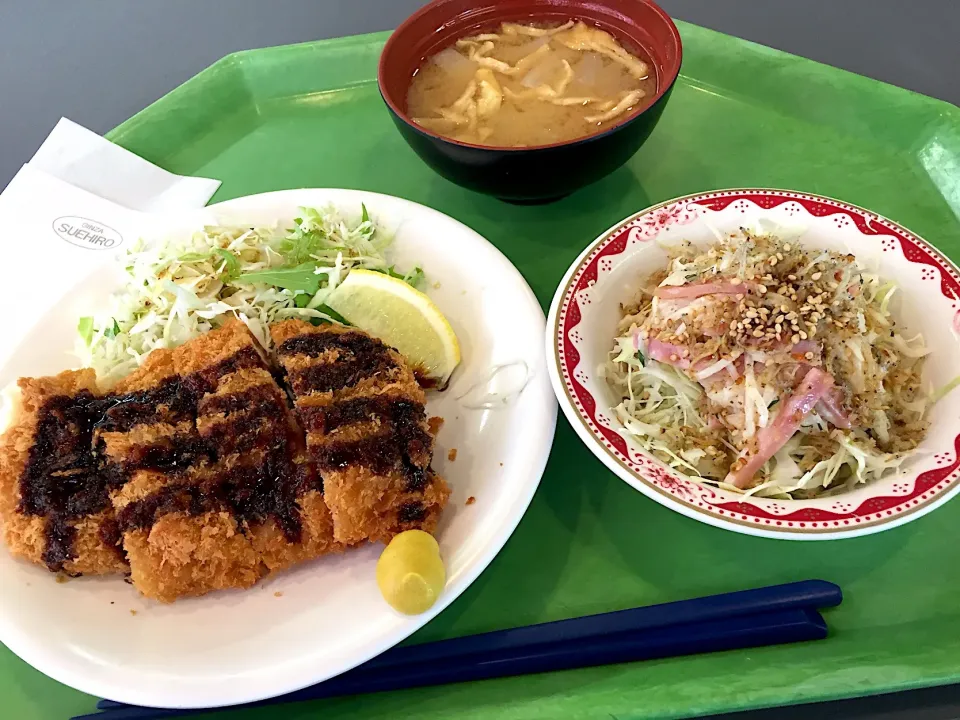 とんかつ、しらすとシソ大根サラダ|Tadahiko Watanabeさん