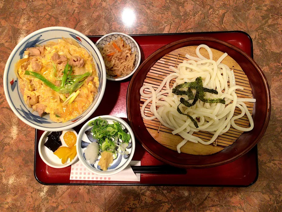 おすすめ定食(親子丼とざるうどん)|ばーさんさん