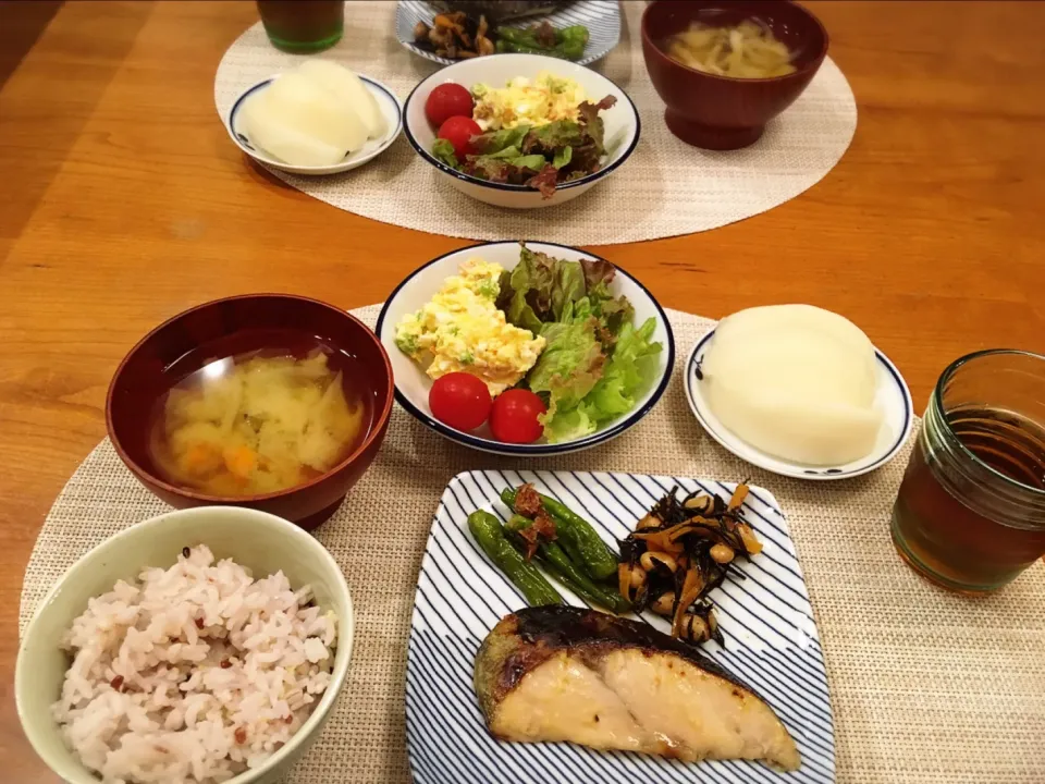 Snapdishの料理写真:18/09/05 夕飯♪ シルバー西京焼 ひじきと大豆の煮物 ししとう甘辛煮 ポテトサラダ 味噌汁 梨|ikukoさん