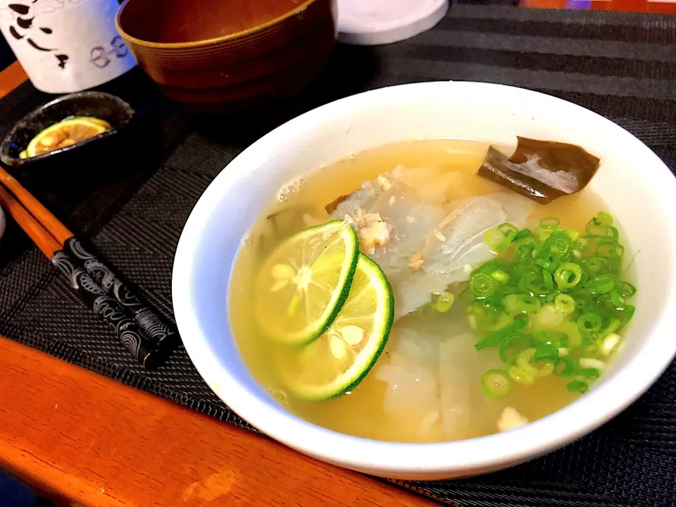 鮃のアラ出汁・昆布締めお茶漬け🍵|たつやん。さん