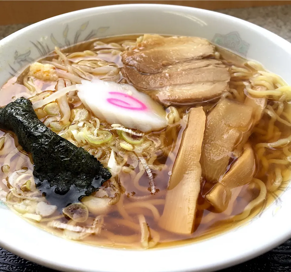 営業マンの昼ごはん☀️☀️🔆
ラーメン🍜|ぽんたさん