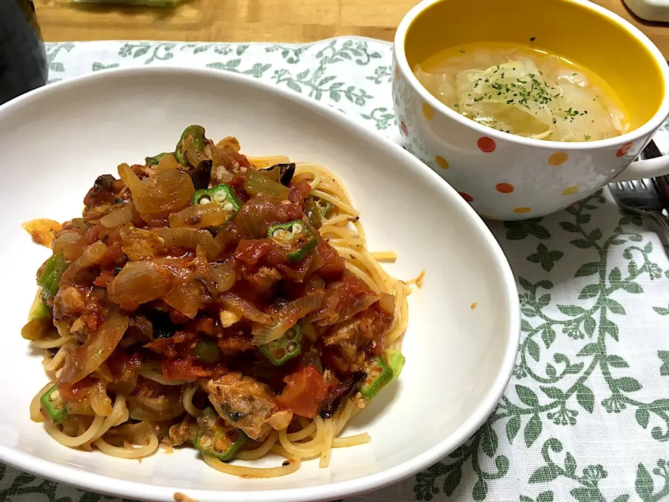 鯖缶トマトソーススパゲティ、キャベツと玉ねぎのスープ|こいちさん