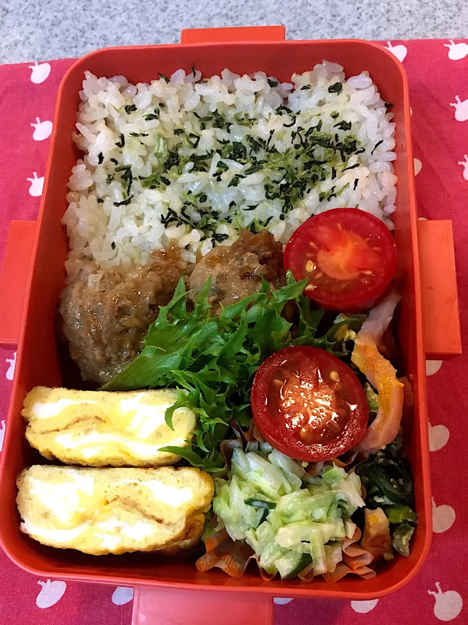 ♫8/6今日のお弁当♫〜ミニハンバーグ甘辛味、だし巻き卵、小松菜とベーコン炒め、コールスローサラダ、アイコ〜|Satokoさん