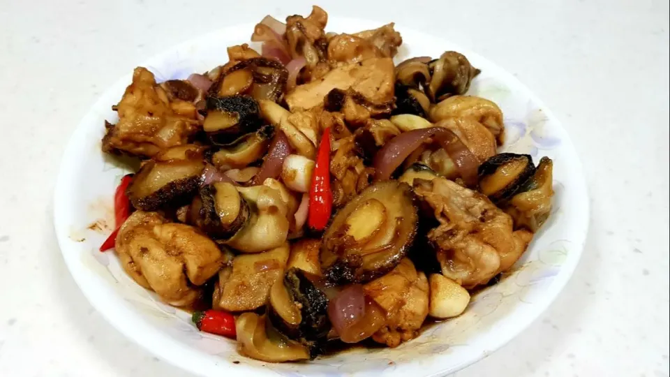 Snapdishの料理写真:saute chicken with abalone and conch|steven z.y.さん