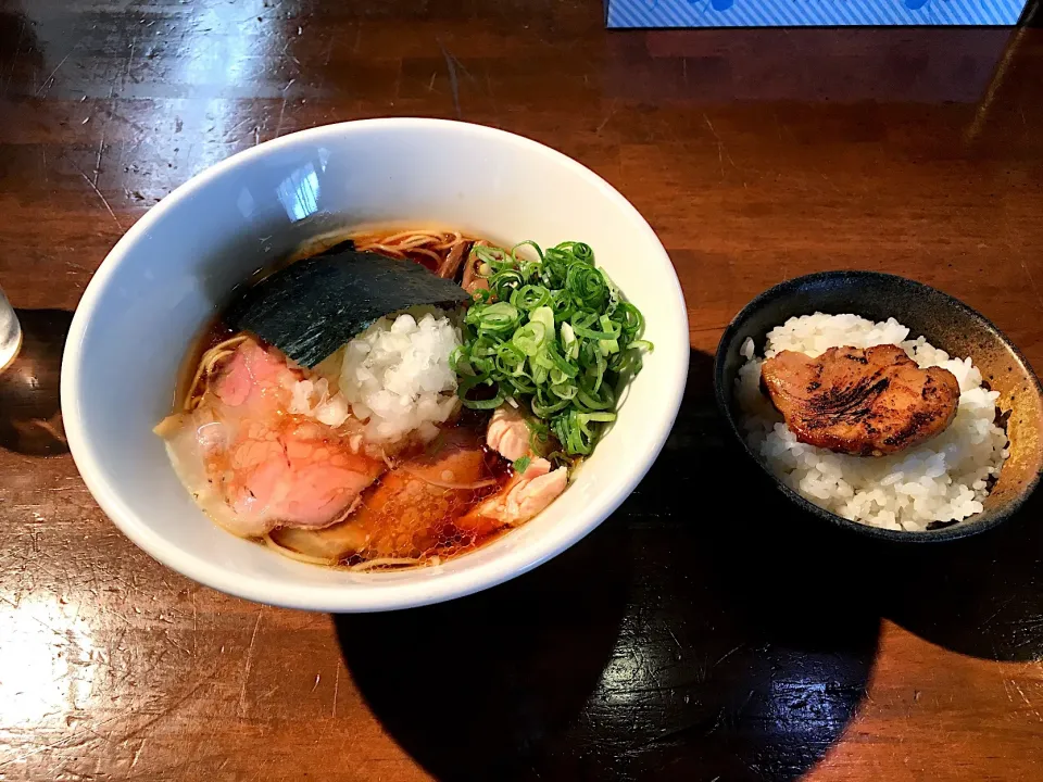 名古屋コーチン醤油ラーメンとごはん|しのぶさん