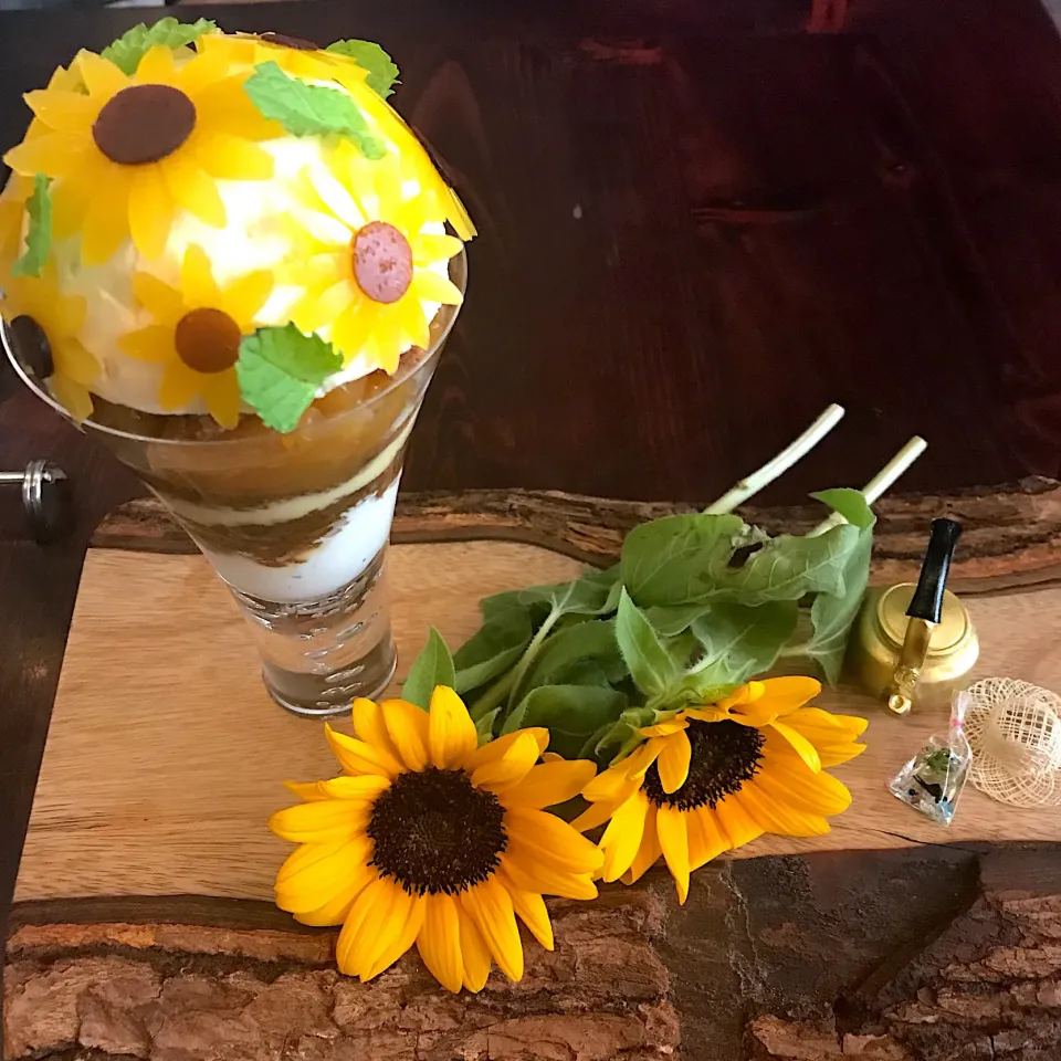 カフェ中野屋のゴールデンパインのパフェ🍍|いくさん