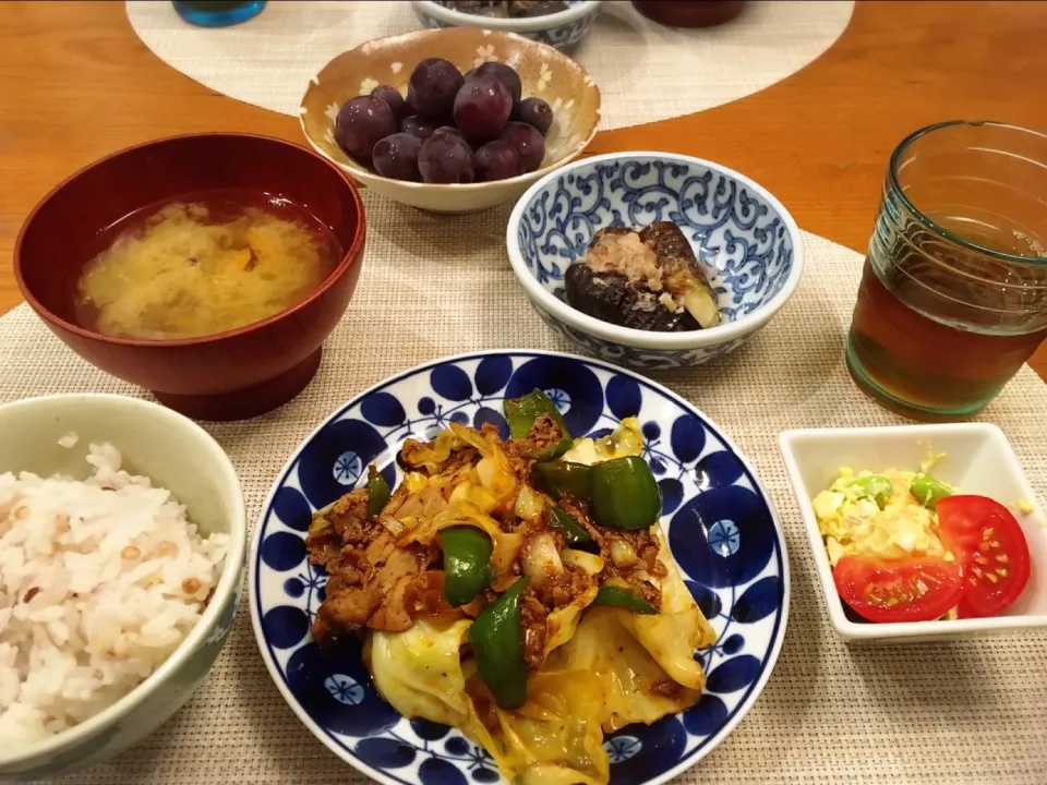 18/09/06 夕飯♪ 回鍋肉 茄子煮物 ポテトサラダ 味噌汁 ピオーネ|ikukoさん