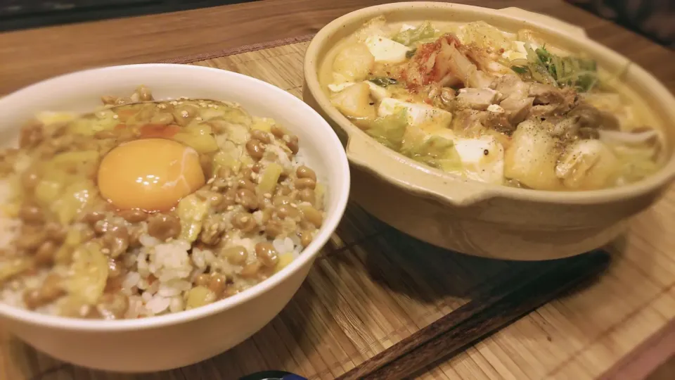 たくあん納豆とろろ卵かけ麦ご飯～
と、
鶏キムチ鍋～🍲
の晩ごはん✨|kaz(*･ω･)さん