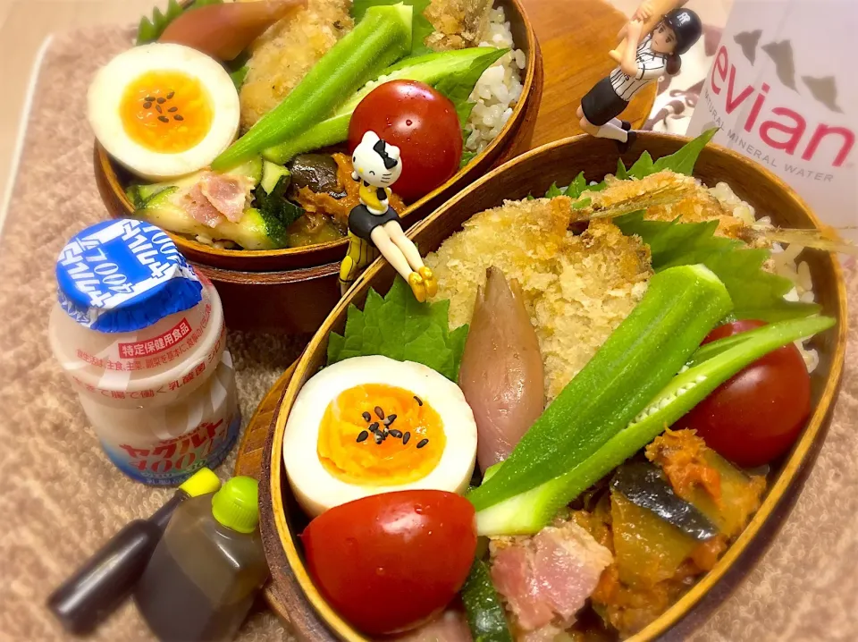 発芽玄米ご飯🍚&アジフライ🐟&ズッキーニとベーコン🥓のオニオンソルト炒め&ナス🍆とツナのトマト煮込み&オクラの出汁煮&みょうがの甘酢漬け&味玉&大葉&ミディトマト🍅の夫婦お弁当♪

 #弁当  #フチ子 #アジフライ|桃実さん