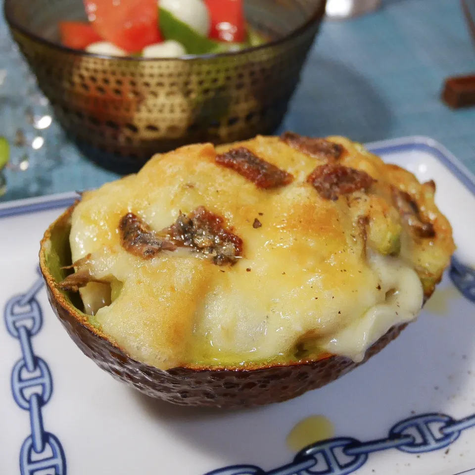 アボカドと舞茸のアンチョビチーズ焼き♡|Mayさん