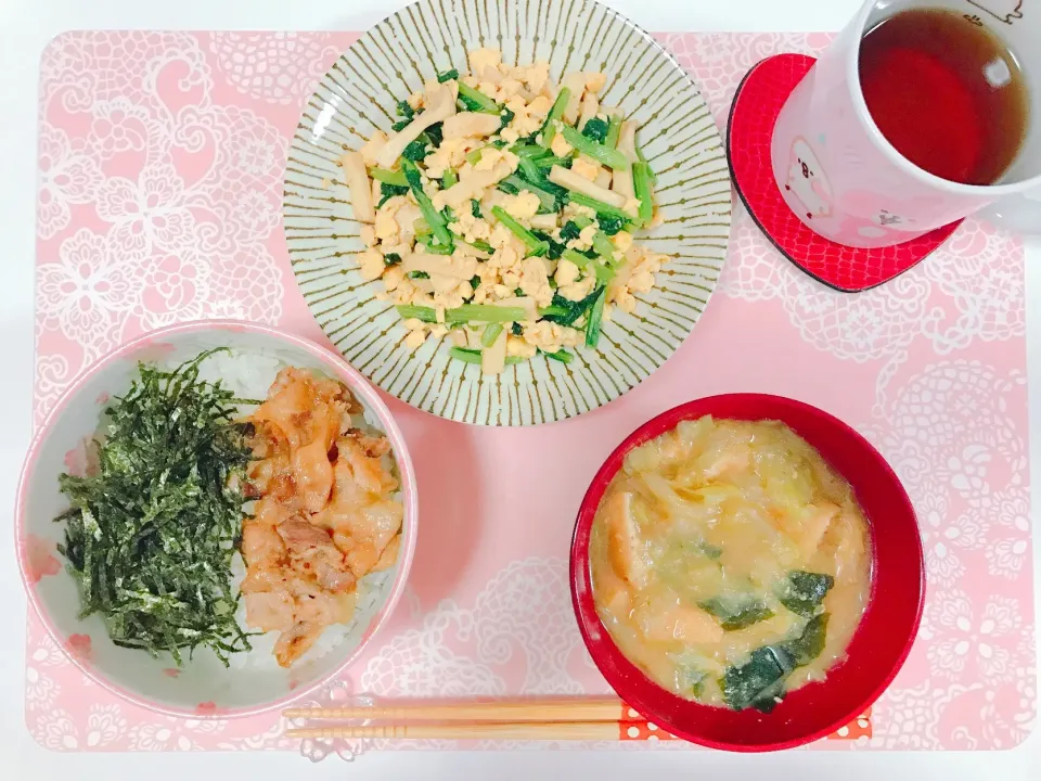 #照り焼き丼 #卵とエリンギのバター醤油炒め #お味噌汁|miyukiさん