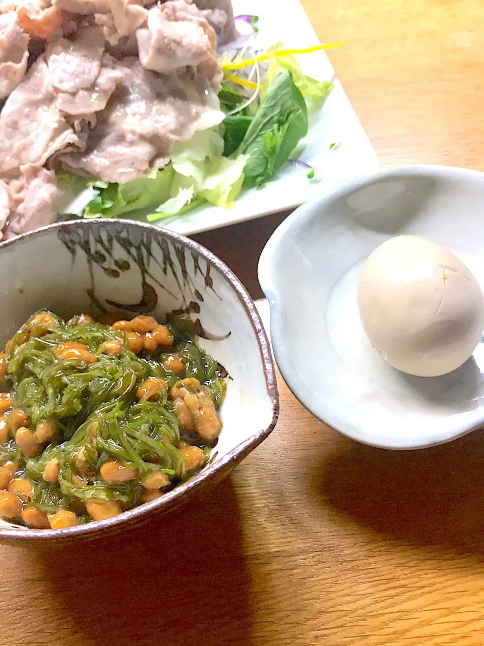 ライザップごはん！晩ご飯編。
豚しゃぶサラダ🥗
メカブ納豆
ゆで卵|5ネコママさん