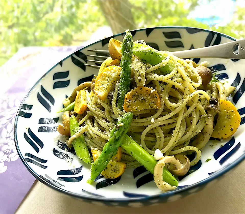 Snapdishの料理写真:昼ごはん  大葉のジェノベーゼでパスタ|砂雪さん