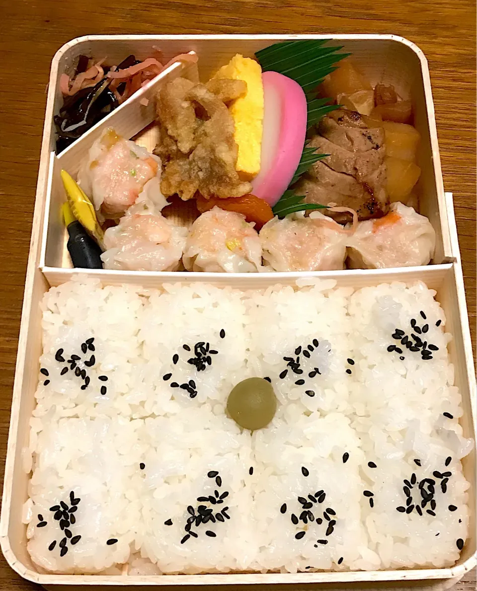 Snapdishの料理写真:崎陽軒期間限定えびシウマイ弁当|ふぅさん