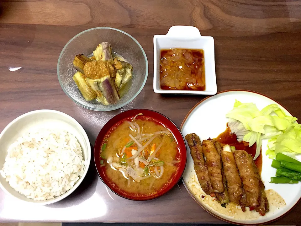 アスパラとねぎの豚肉巻き もやしのピリ辛味噌汁 焼きなす ところてん|おさむん17さん