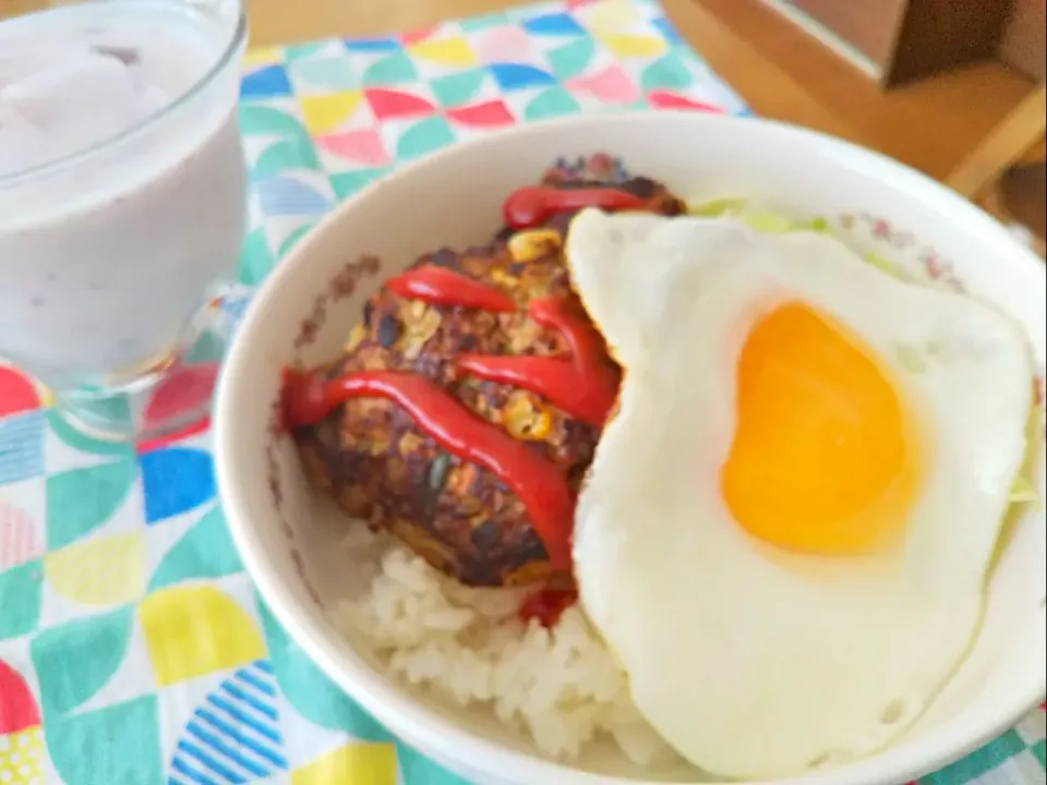 朝からガッツリリクエストにお応えして😅ロコモコ丼朝食|まきごろうさん