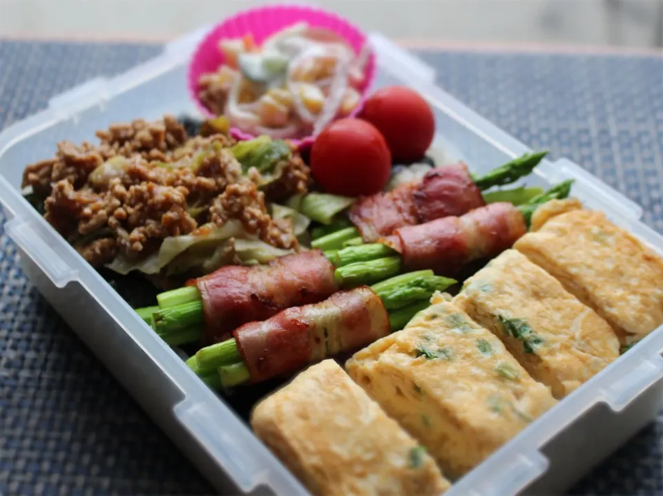 肉味噌キャベツとアスパラベーコン巻き弁当|深田 亮平さん