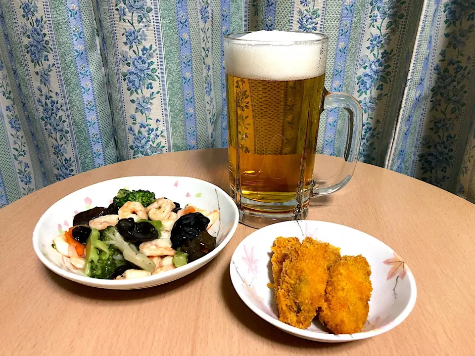 Snapdishの料理写真:カキフライ
海老とブロッコリー塩炒め
ビール|T. Wonderさん