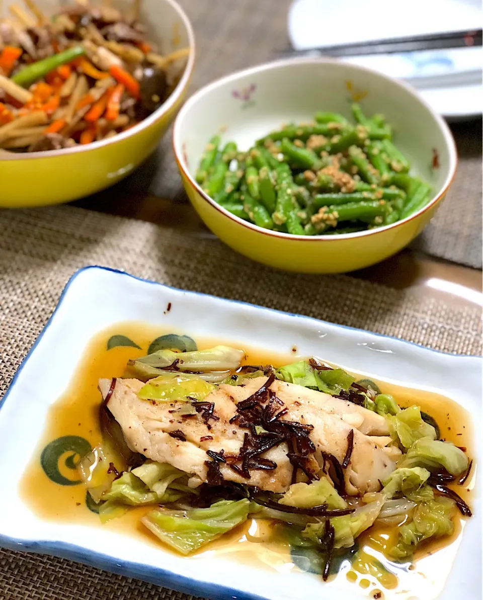 父さんの為に特別おかず
（鱈の塩昆布蒸し、インゲンの胡麻和え、きんぴら）|みっちんさん