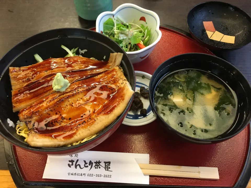 宮城の日本三景の松島にて、フワフワのアナゴ丼|フージさん