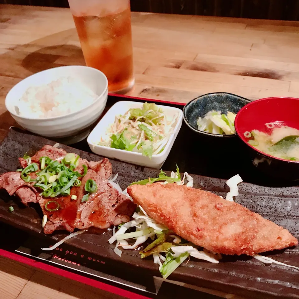 牛肉の炙りと白身魚フライ定食|ちゃみこさん