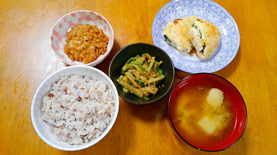 ８月３１日　ささみと梅大葉チーズのはさみ焼き　きゅうりのきんぴら　納豆　お味噌汁|いもこ。さん