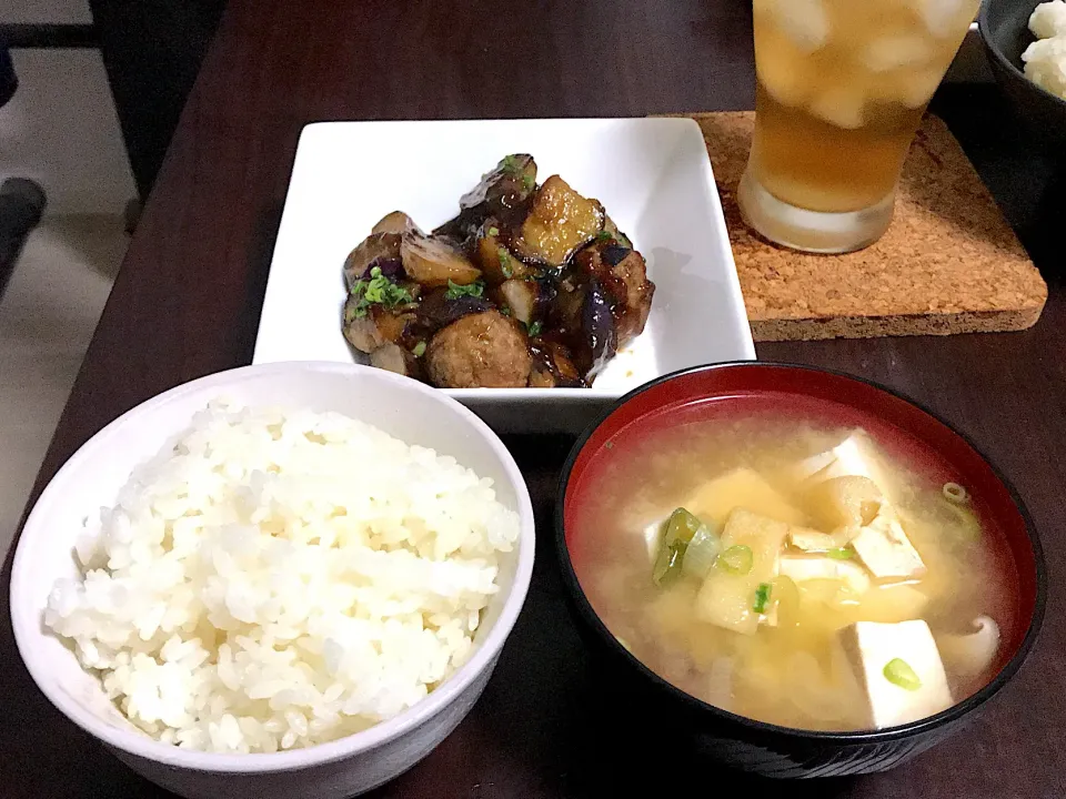 Snapdishの料理写真:#肉団子とナスの甘酢あんかけ #しいたけと豆腐の味噌汁|ひぃなさん