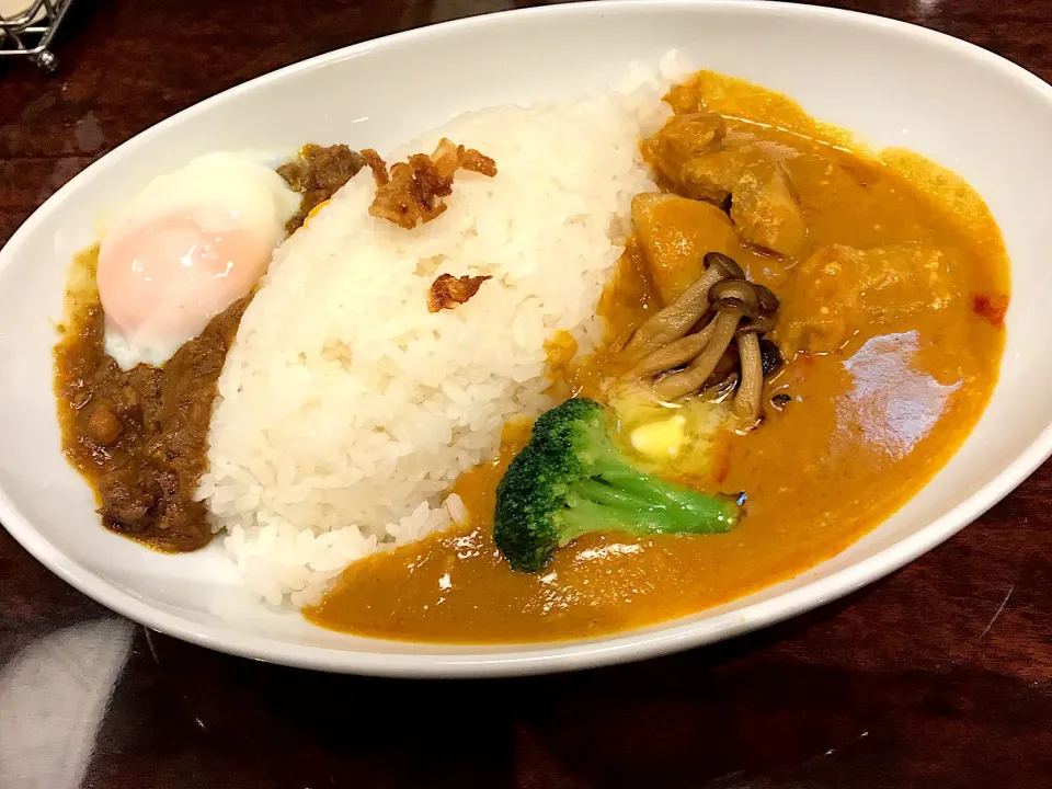 ハーフ&ハーフ（バターチキンカレー辛口・キーマカレー）🍛|まさとさん