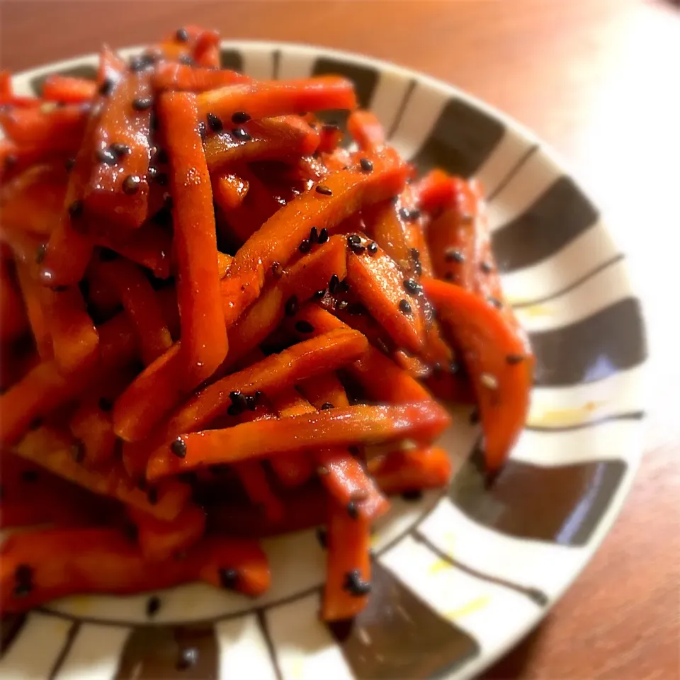 Snapdishの料理写真:人参のきんぴら🥕😋|ららさん