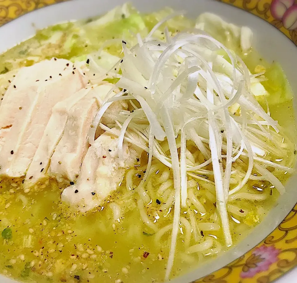 サッポロ一番塩ラーメン (๑˃̵ᴗ˂̵)و 
ちゃんと作ると美味しい！|bamazooさん